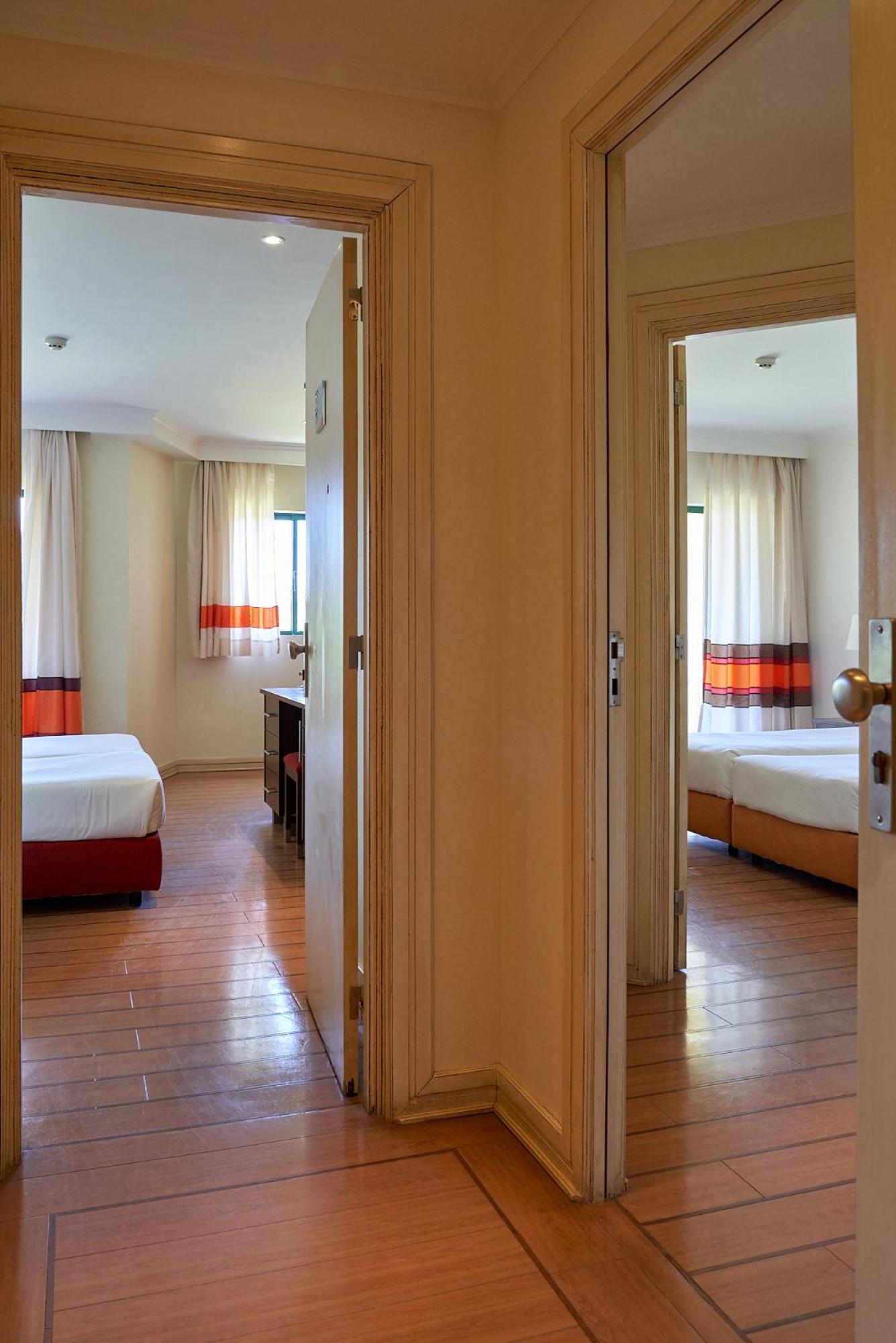 Quarto Familiar com Vista Jardim